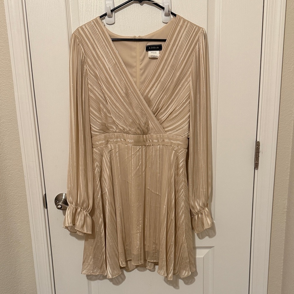 A. Byer Cream V-Neck Pleated Long Sleeve Dress